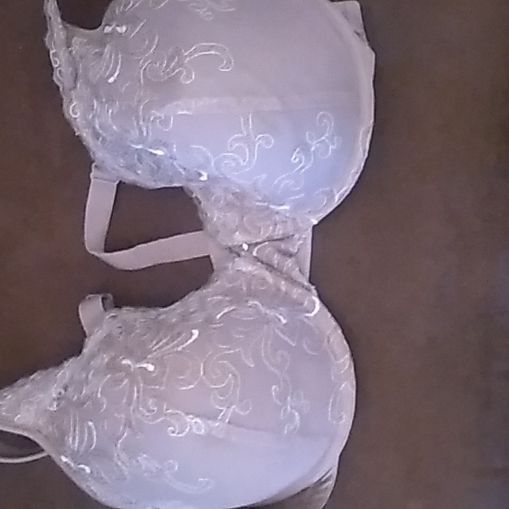 Bra with thin padding